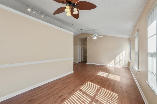 Building Photo - 135 Ivernia Loop