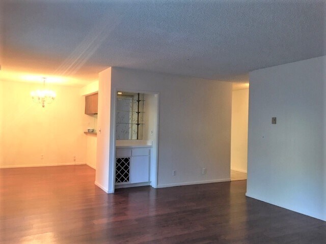 Building Photo - Winbury #104