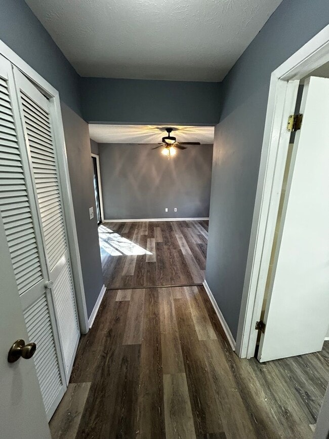 Building Photo - 1007 11th Ct