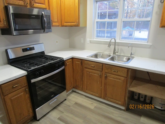 Building Photo - 465 Pfister Rd