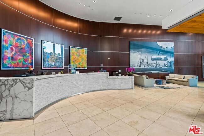 Building Photo - 13700 Marina Pointe Dr