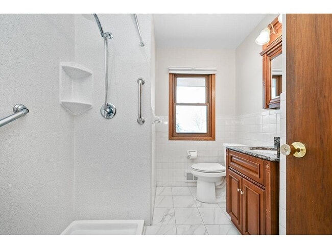 Building Photo - 10517 Quebec Ave N