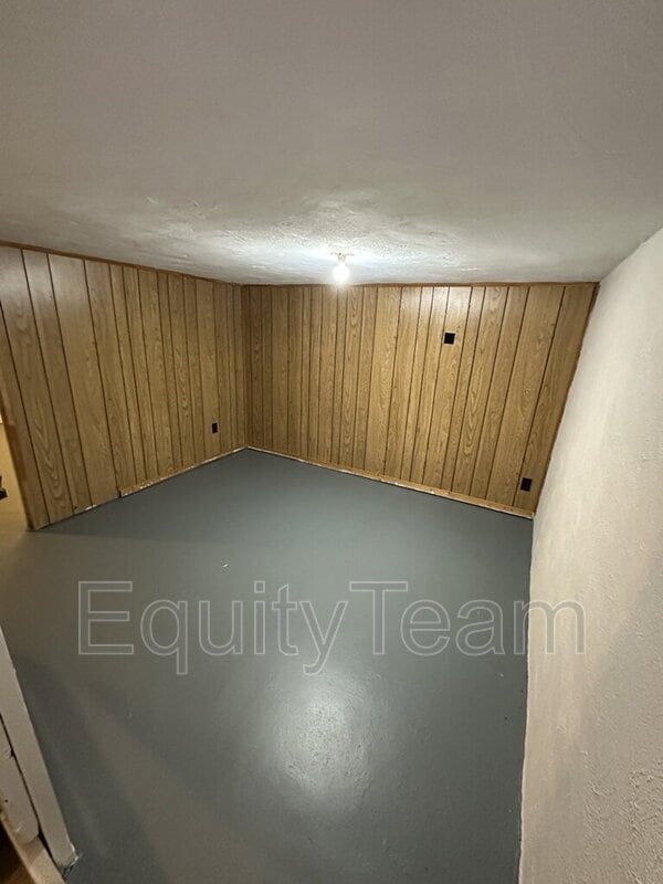 Building Photo - 10541 Eltzroth Rd