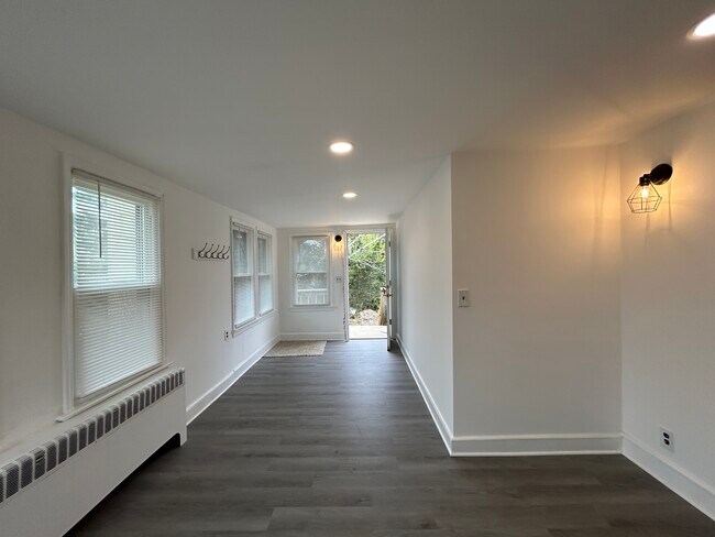 Building Photo - 177 Maple Ave