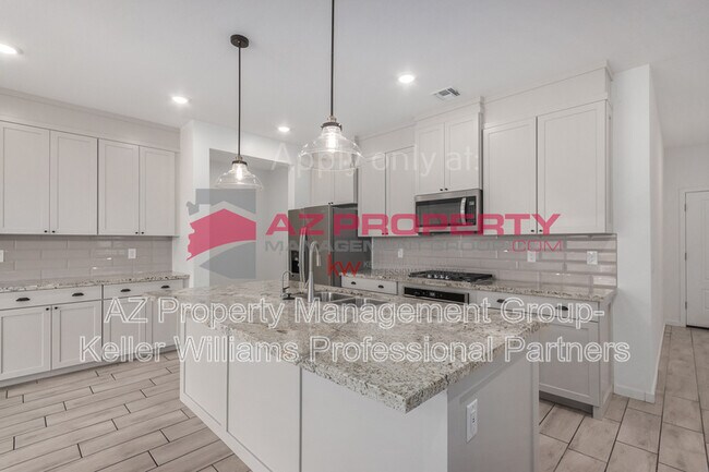 Building Photo - 14031 W Pershing St