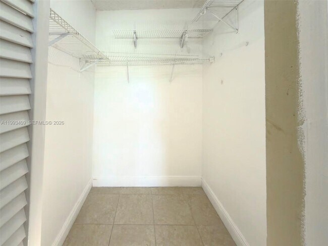 Building Photo - 609 S State Rd 7