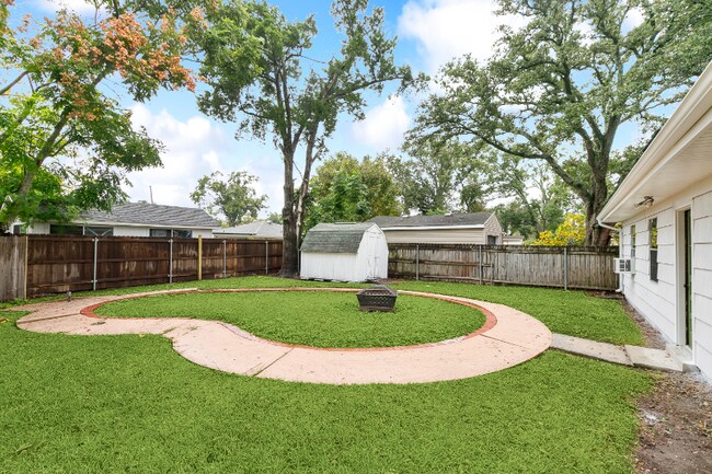 Building Photo - 420 Moss Ln