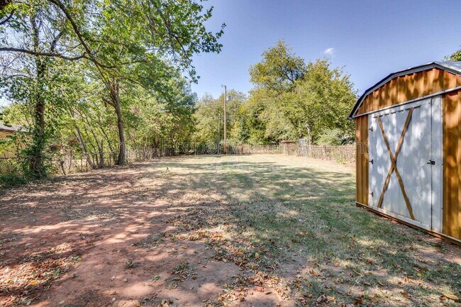 Building Photo - 813 S Midwest Blvd