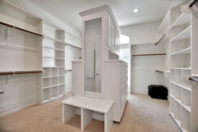 Building Photo - 6615 Butler Oaks Ct