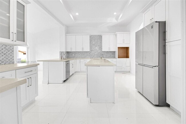 Building Photo - 425 SW 129th Ave