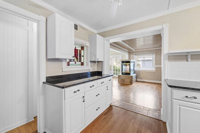 Building Photo - 9485 Waterman Dr