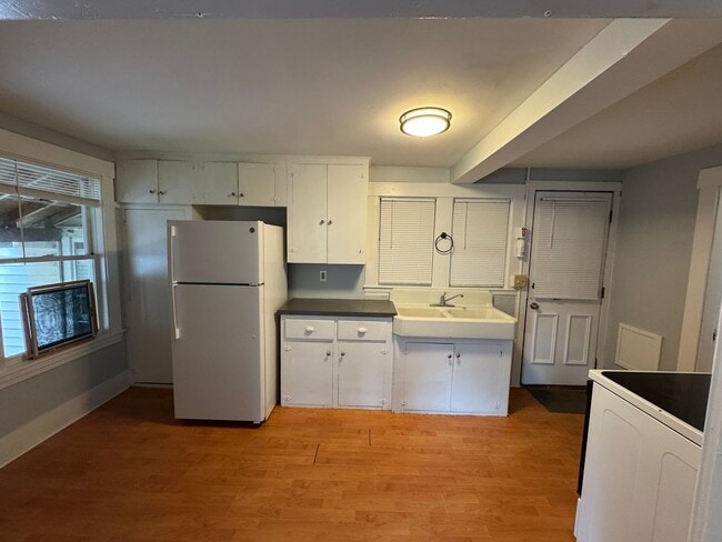 Building Photo - 120 Main St.