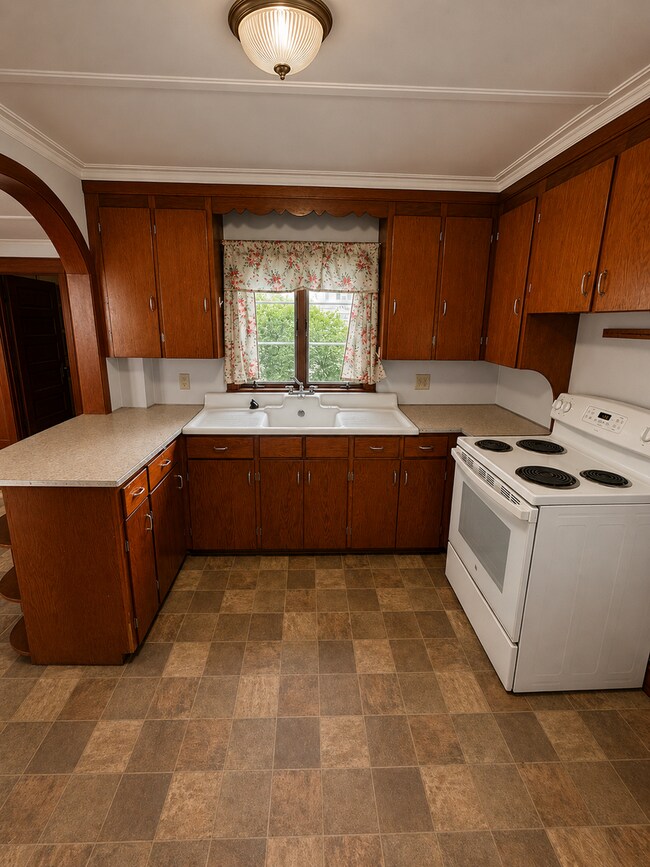 Building Photo - Spacious 4-Bedroom Home with Garage, Fenced Yard & Historic Character | Rochester, NH