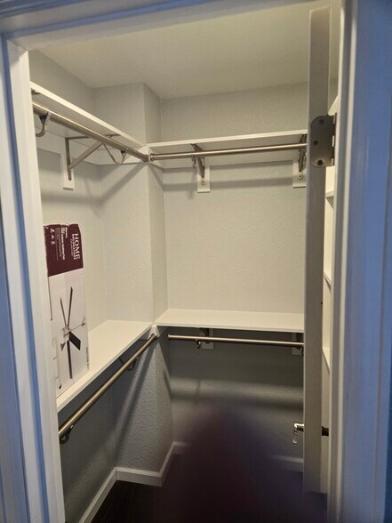 MB walkin closet v2 - 8731 Field Way