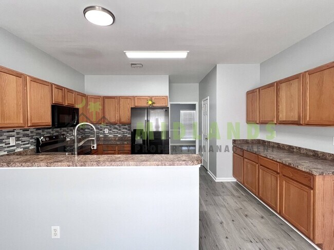 Building Photo - 523 Whitewater Dr