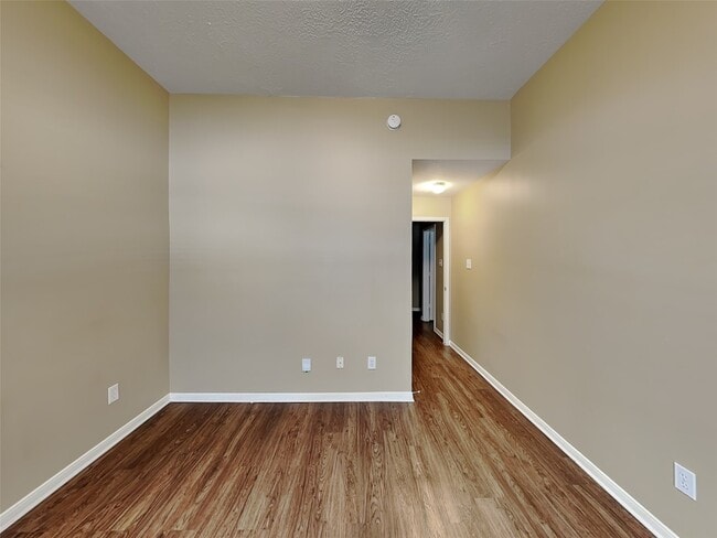 Building Photo - 1907 W Welsford Dr