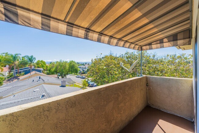 Building Photo - 1218 Portola Ave