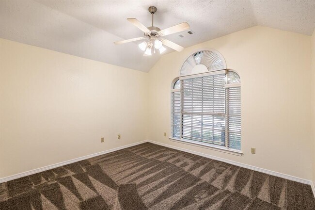 Building Photo - 10459 Parkside Dr