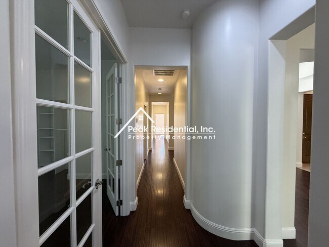 Building Photo - Charming 4 bedroom 2 bathroom home in Elk Grove!