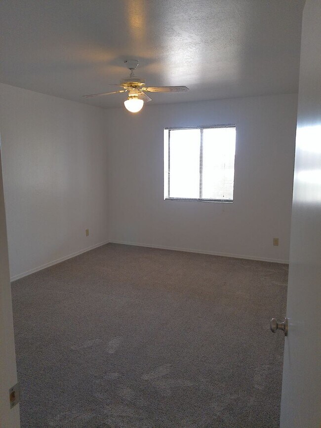 Building Photo - LONG TERM 12 MONTH LEASE