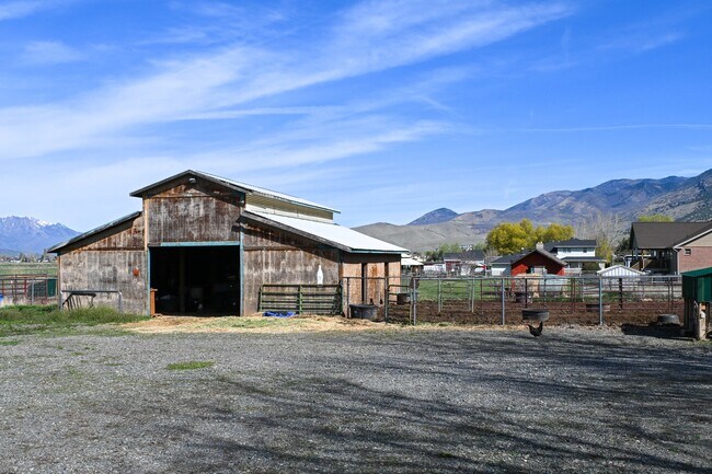 Building Photo - 788 S Hwy 66-