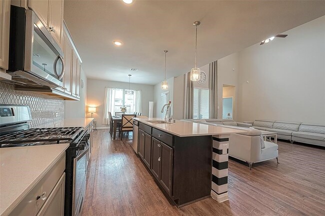 Building Photo - 21029 Crinet Square