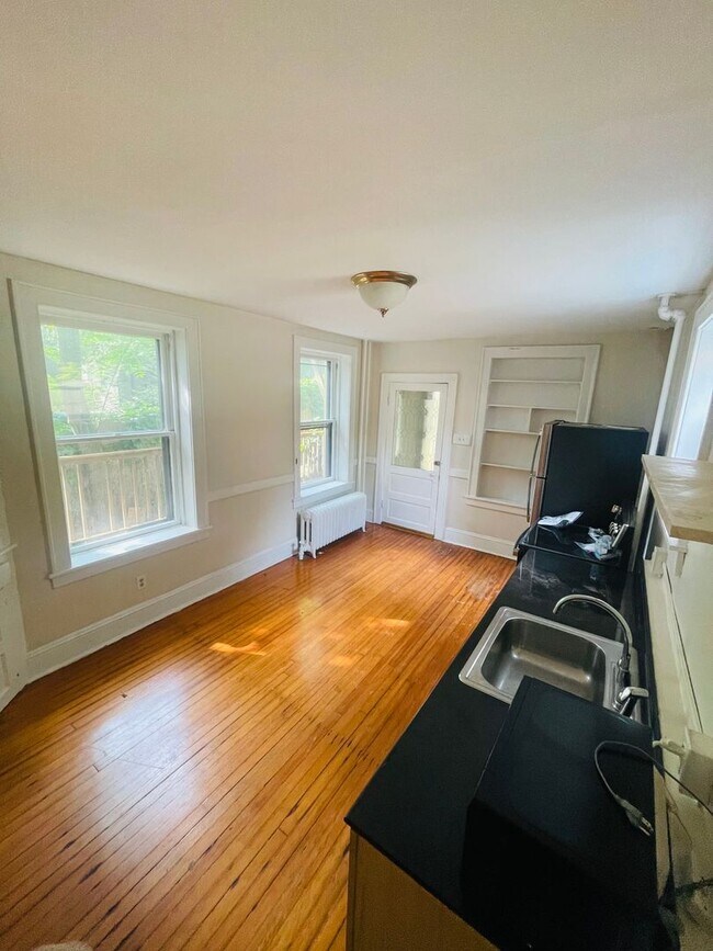Building Photo - 306 Hudson Ave