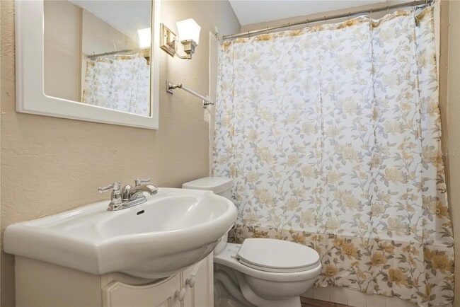 Building Photo - 755 Alamanda Way S