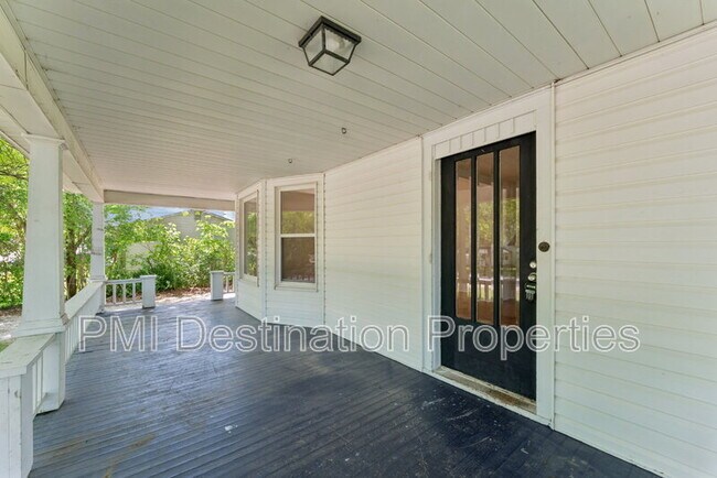 Building Photo - 204 Bury St