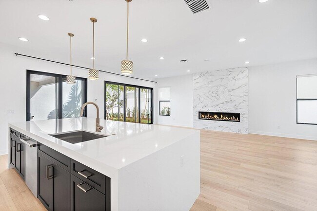 Building Photo - 13128 Alton Rd