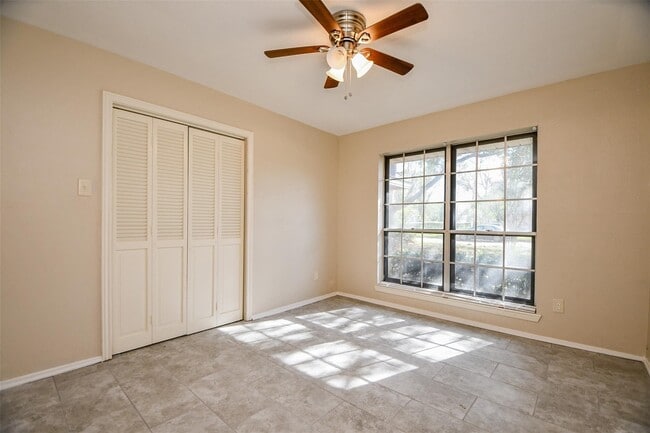 Building Photo - 5810 Fontenelle Dr