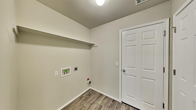 Building Photo - 1825 Sloane Dr