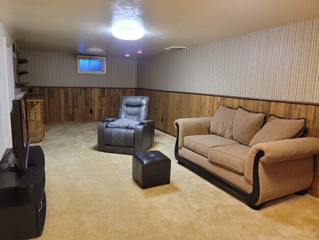 Building Photo - 6117 Shannon Ave