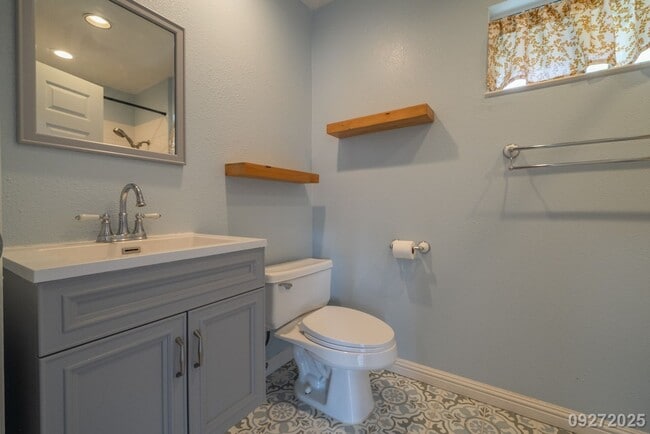 Building Photo - $3,100 / 2br - 953ft2 - Charming and updat...