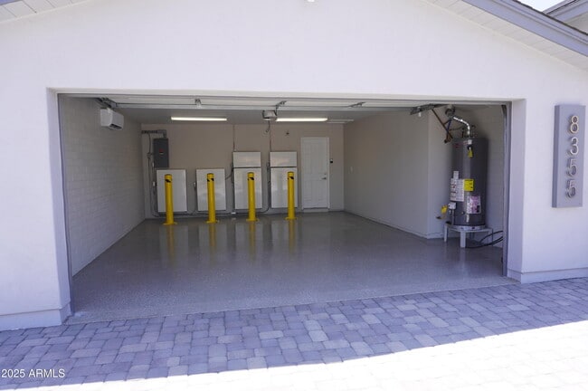 Building Photo - 8355 E Palm Ln