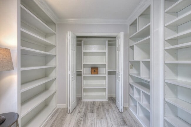 Building Photo - 204 Hogan Ln