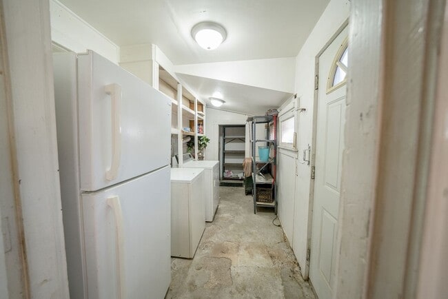 Building Photo - 2218 Chapman St