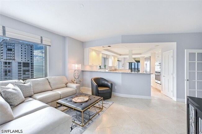 Building Photo - 8665 Bay Colony Dr