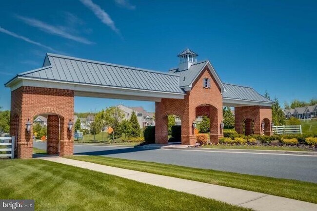 community entrance - 624 Heathland Trl