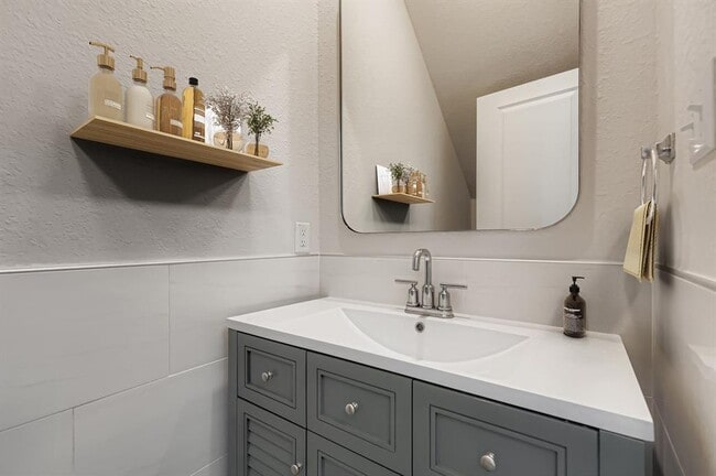 Building Photo - 121 Morning Dawn Ln