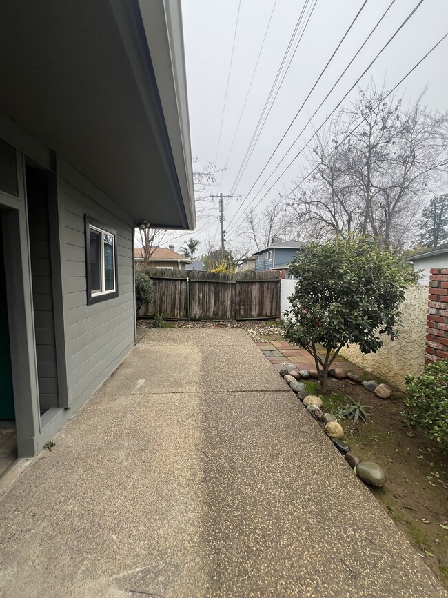 Building Photo - 2217 Madera Rd