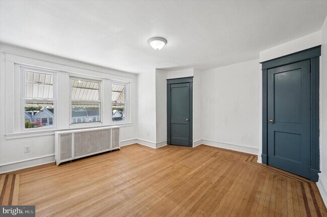 Building Photo - 703 N 66th St