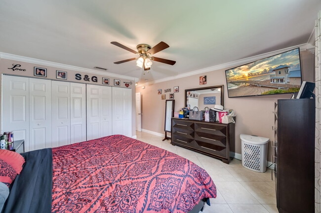 Building Photo - 9603 NW 67th Ct