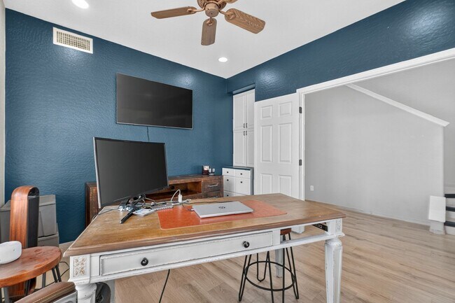 Building Photo - Amazing 5-Bedroom, 2.5-Bath Two Story Home in Stoneridge, PV