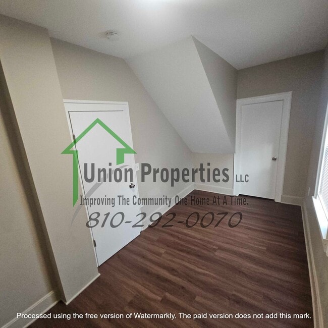 Building Photo - 1042 Gillett St