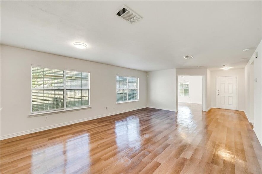 Building Photo - 2618 Byfield Dr