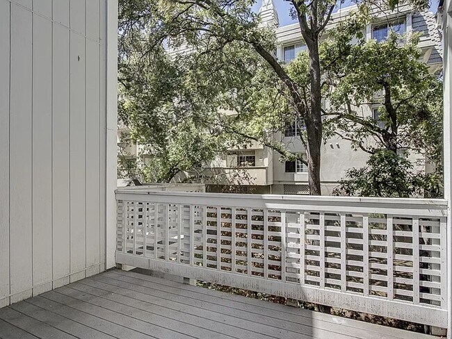 Building Photo - Outstanding 2BD/2BA Condo Near Pleasant Hill BART – Walnut Creek