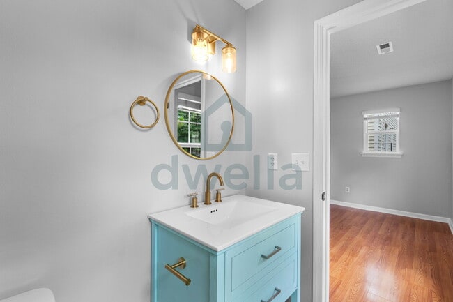 Building Photo - "Charming 3-Bedroom Retreat with 2.5 Baths...