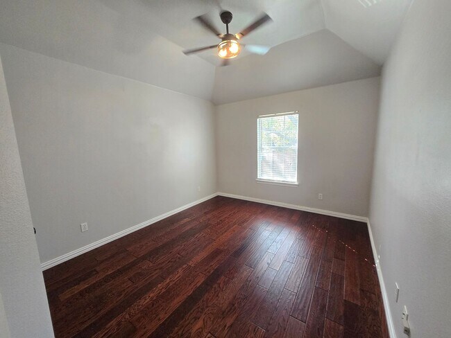 Building Photo - 6116 Thursby Ave