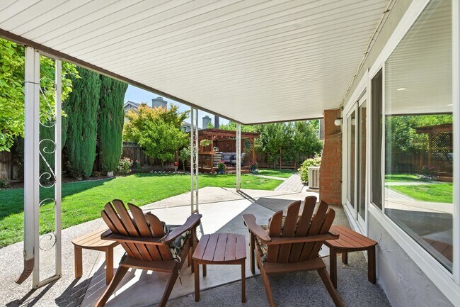 Building Photo - WILLOW GLEN - Beautifully updated with hig...
